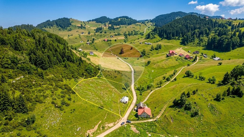 Casă + Teren Intravilan Fundata | Vedere Panoramică | A...
