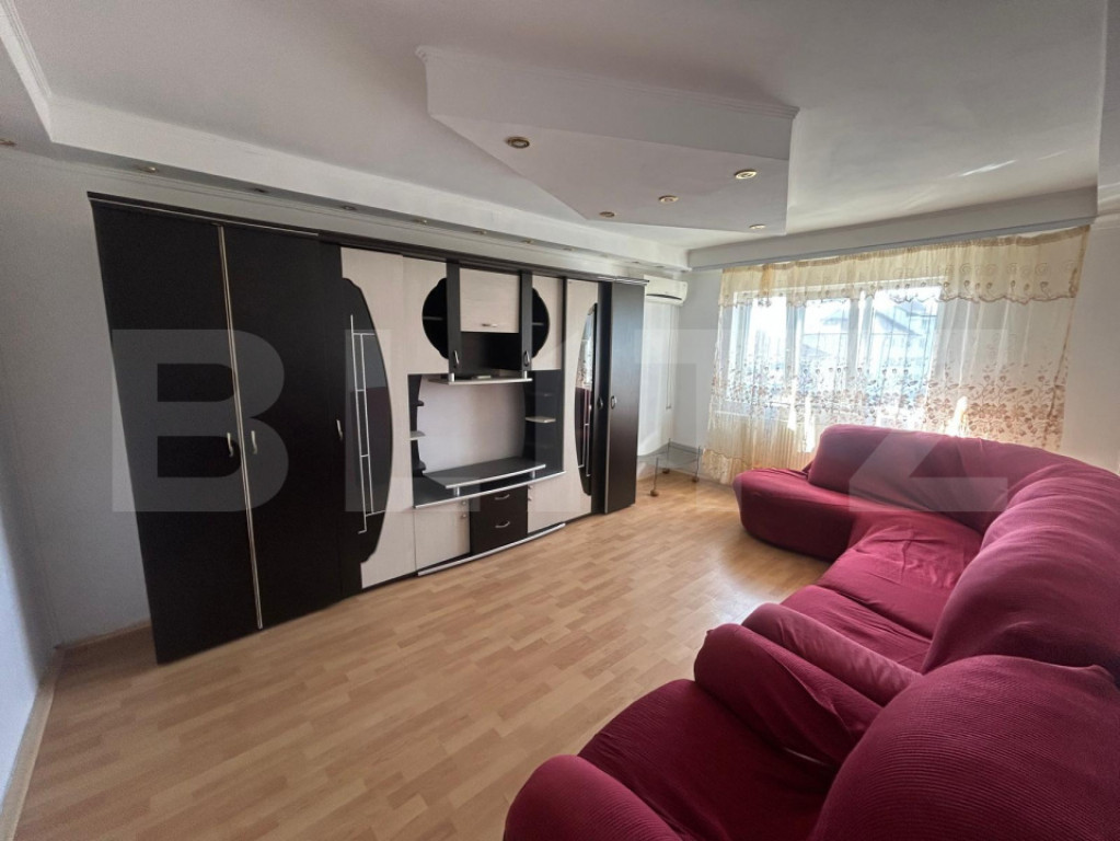 Apartament 2 camere decomandat cu balcon – zonă centrală