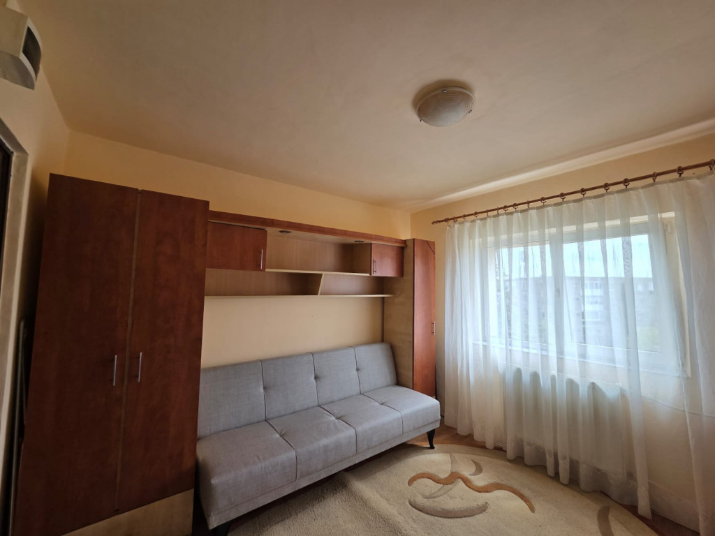 Garsonieră zona Girocului