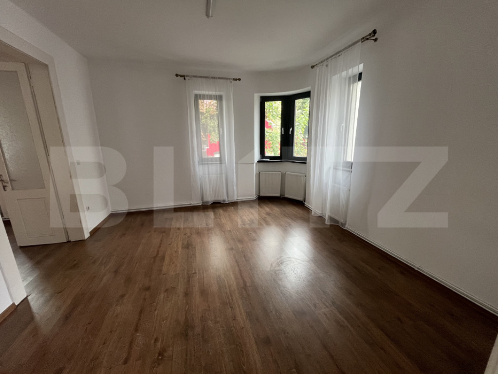 Casa moderna, nemobilata, zona centrala Bistrita langa Polic