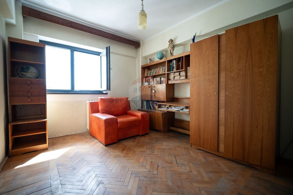 Apartament 4 camere, 100 mp, decomandat, cartier Burdujeni