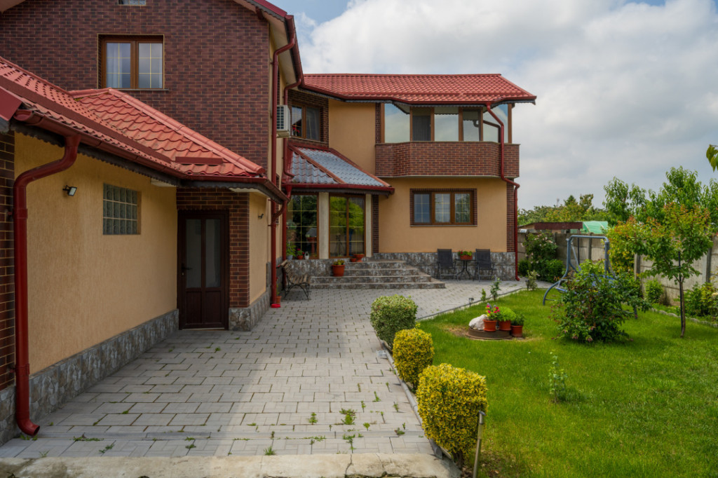 Afumați – Trandafirului, casă cărămidă 6 camere, tere