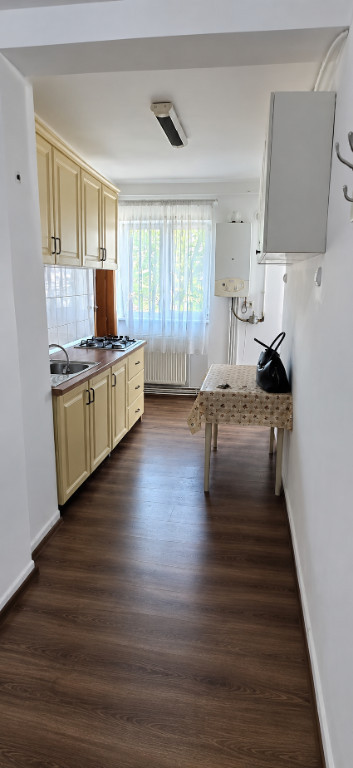 Cosbuc, zona scolii nr.11, 2 camere, etaj 2