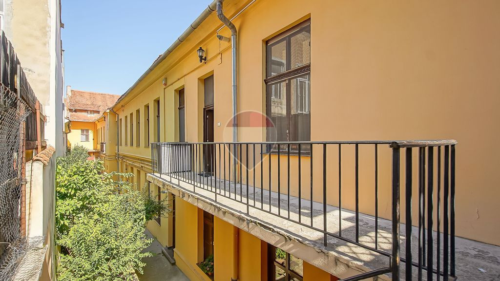 3 camere în Centrul Istoric: 90 mp, curte privată și vedere spre Tampa