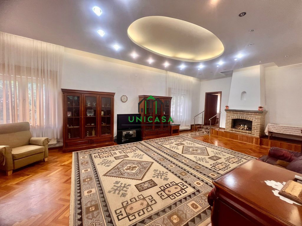 Casa si spatiu comercial - Calea Bucuresti/Goranu