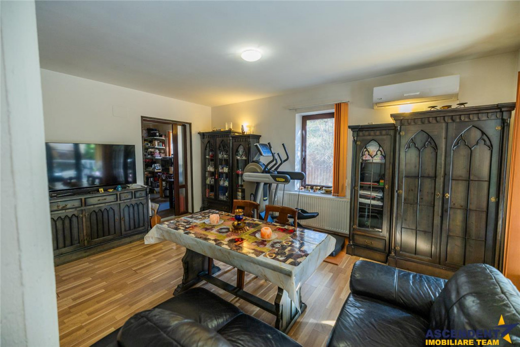 Vila stil si cu potential turistic, 8camere, 6 bai, panoram