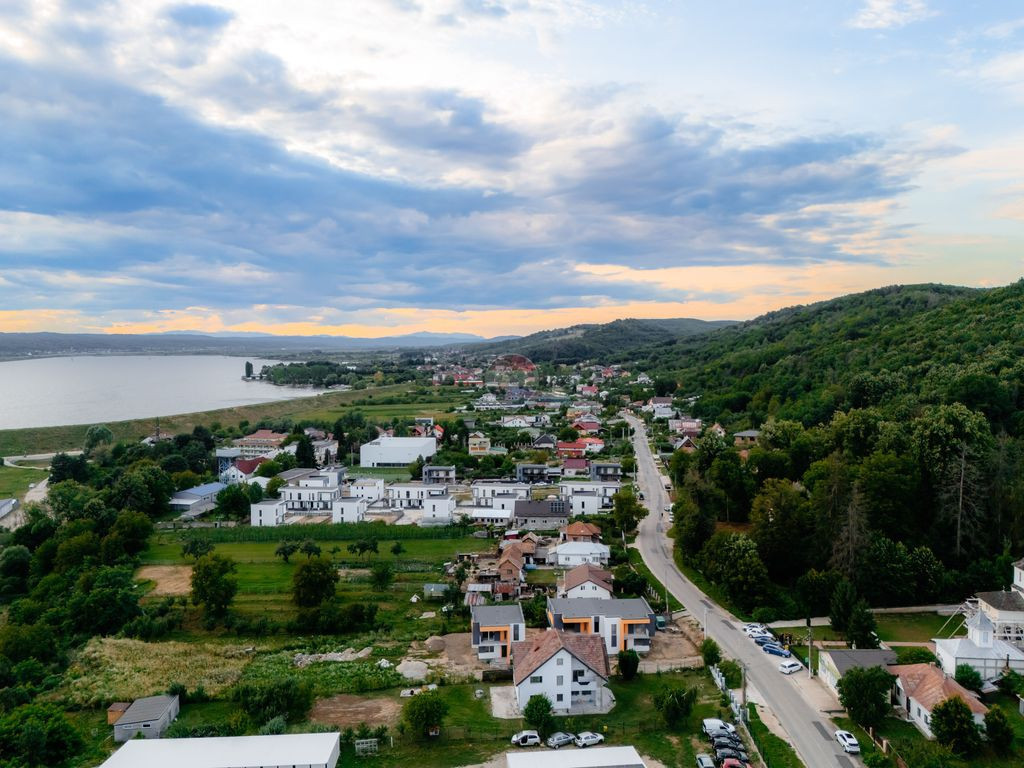 Casă nouă tip duplex, P+1E, 174mp, de vânzare— Budeasa Mare, Argeș