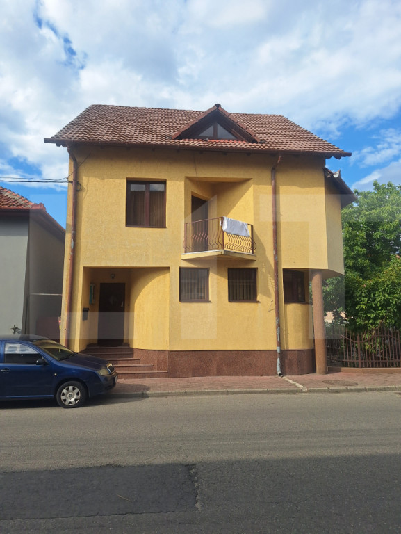 Casa de vanzare, 395 mp, zona Cotu Mic