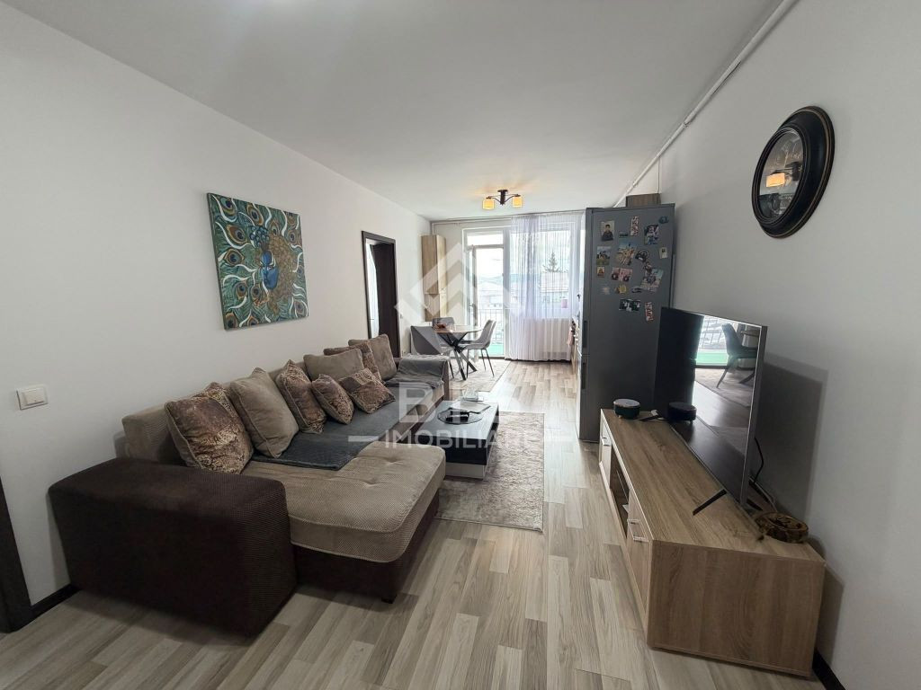 Apartament de vanzare 3 camere mobilat si utilat