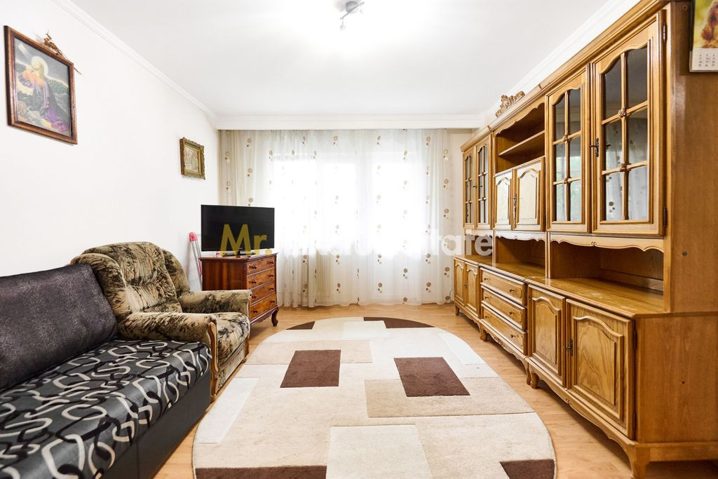Apartament decomandat 4 camere - etaj intermediar - Cartier Nord