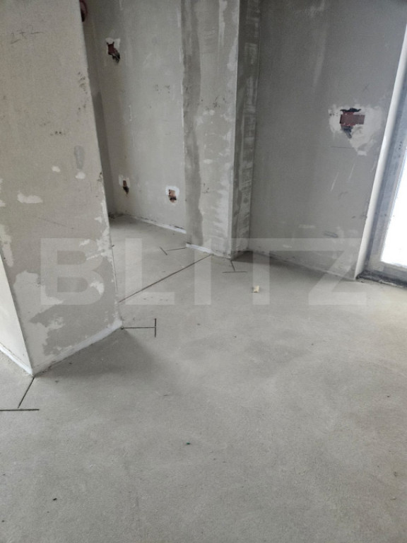 Apartament 3 camere, 2 bai, decomandat, etaj intermediar, zo