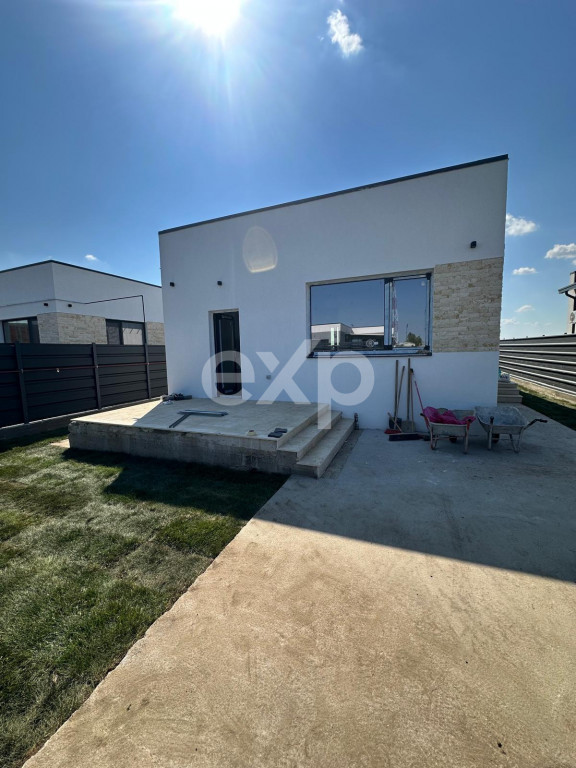 Case mediteraniane , complex 36 case, 3 Camere Clinceni Cent
