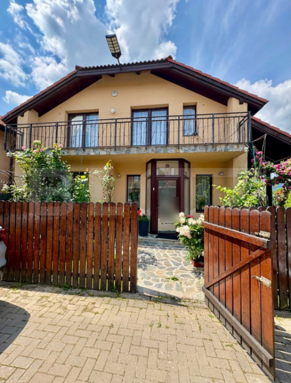 Proprietate rustica la 1 km de Castelul Bran:Doua unitati du