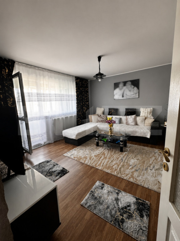Apartament cu 4 camere, 79 mp, mobilat și utilat, zona Bloc