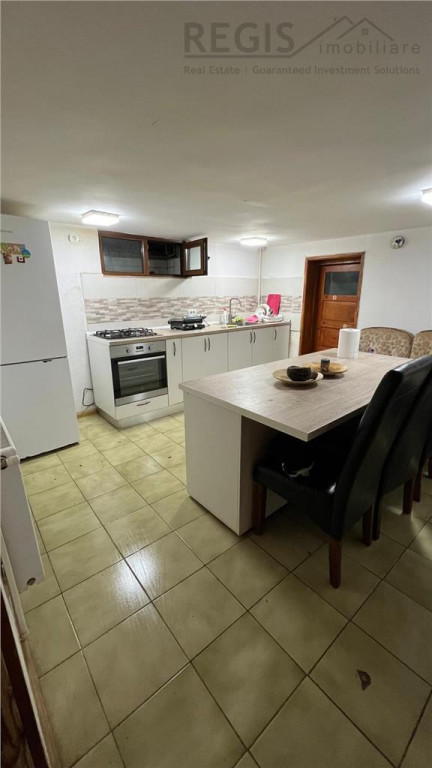 Casa de inchiriat cu 3 camere | Centrul Vechi