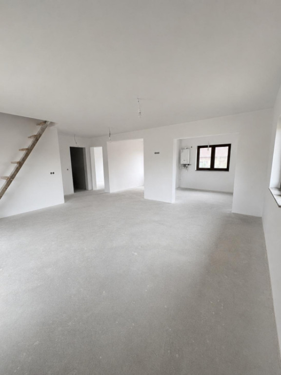 Casă de vânzare, 115 mp, mansardă 45 m, zona Tautii Maghe
