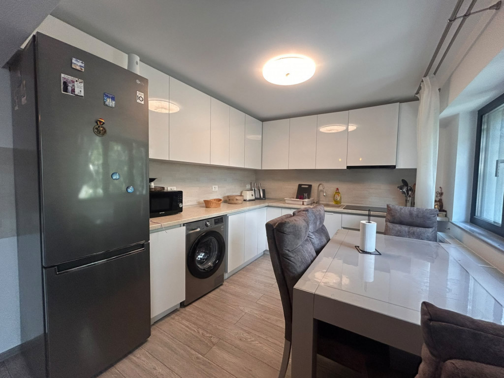 - La Cheie Apartament 2 camere, etaj 1, zona Plantelor. Mobi