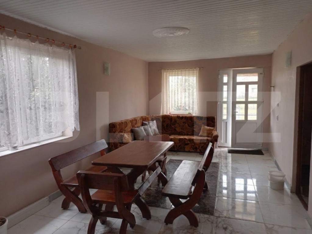Casa cu 4 camere ,130 mp si cu teren de 798 mp, Zona Iancues
