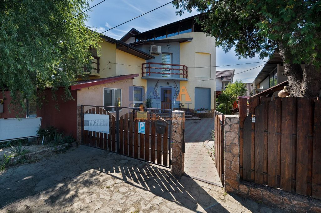 Vilă din cărămidă cu 4 dormitoare și 3 băi