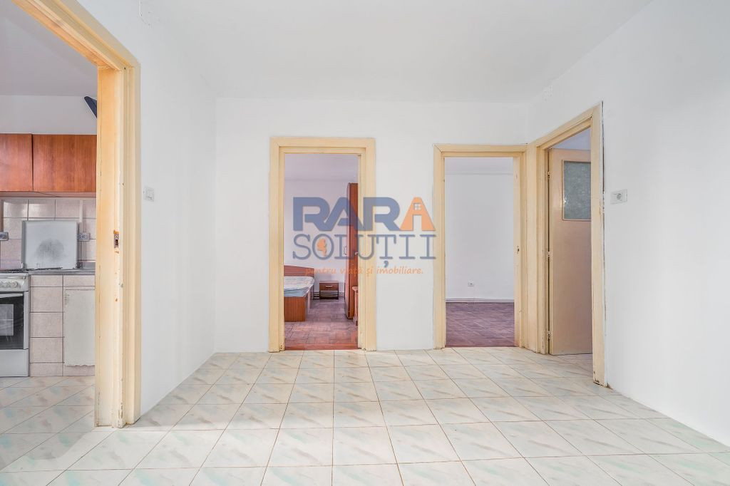 Apartament 3 camere + 2 băi IEFTIN: 700 €/mp
