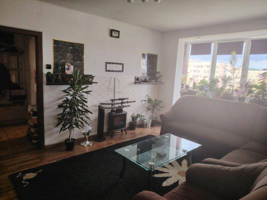 Apartament 2 camere Astra ,etaj intermediar,parcare,90000 Eu