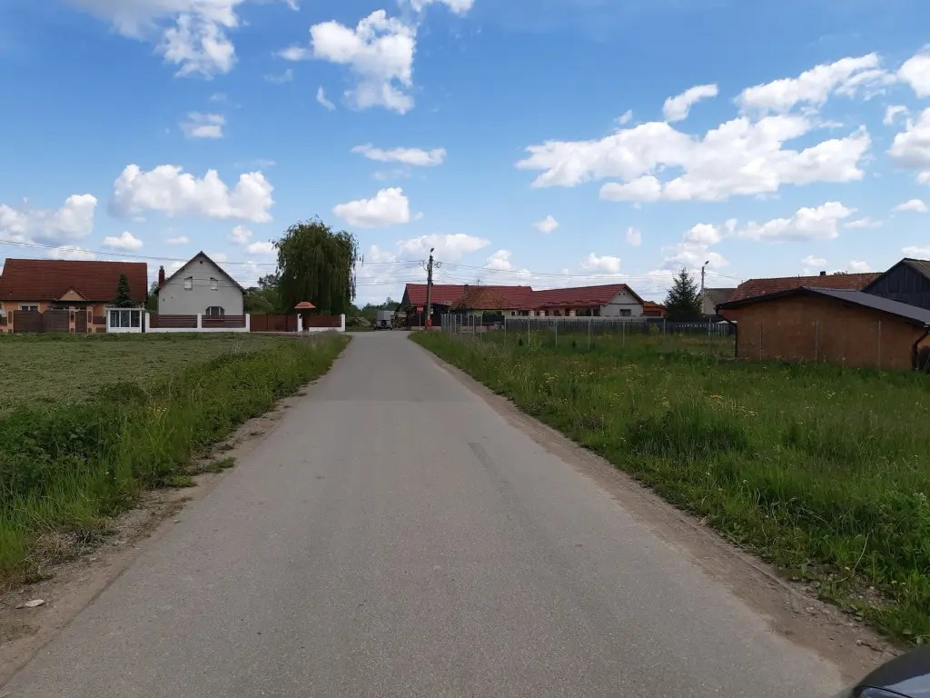 Teren construibil intravilan asfalt utilitati central Lunca Calnicului