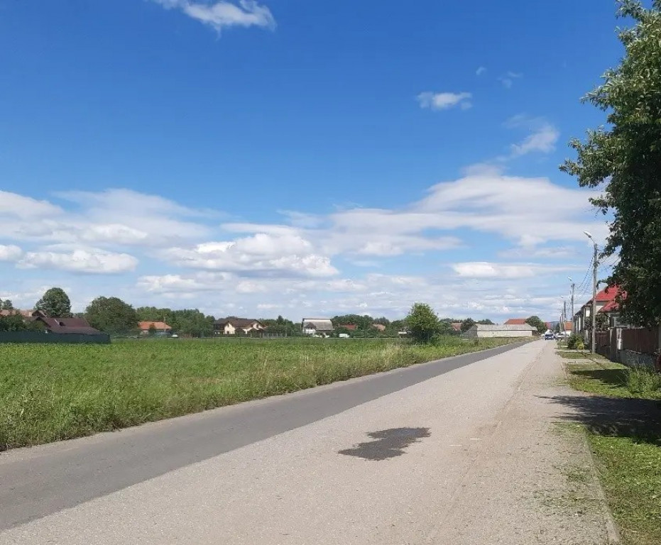 Teren construibil intravilan asfalt utilitati central Lunca Calnicului