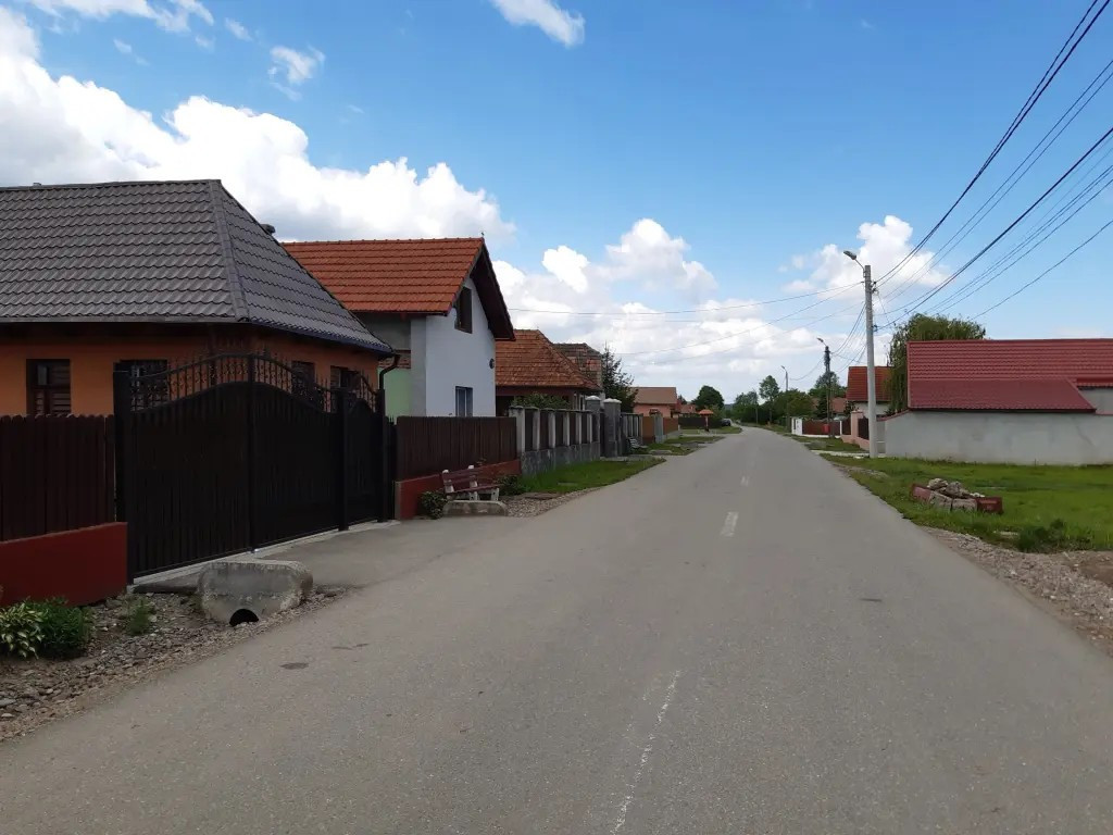 Teren construibil intravilan asfalt utilitati central Lunca Calnicului
