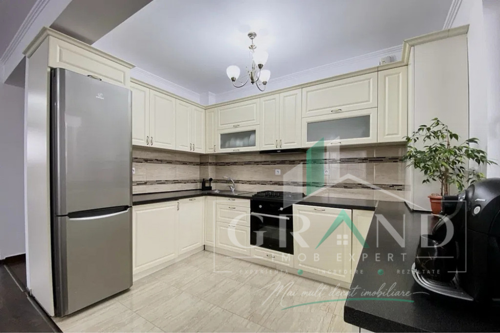 Apartament 3 camere de vanzare, str Tineretului, Floresti.