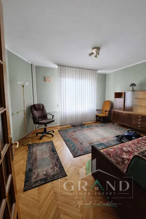 Casă individuală| 200 mp utili | 5 camere | Curte | 2 parc