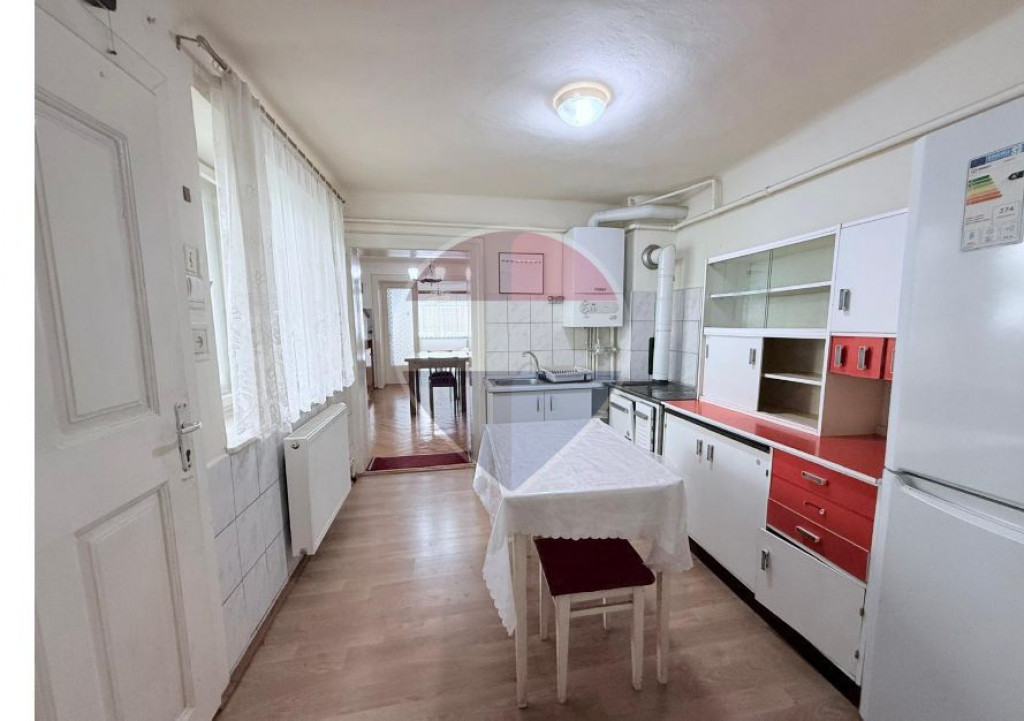 Apartament spațios-Zona Ultracentrală-Ideal studenti sa...