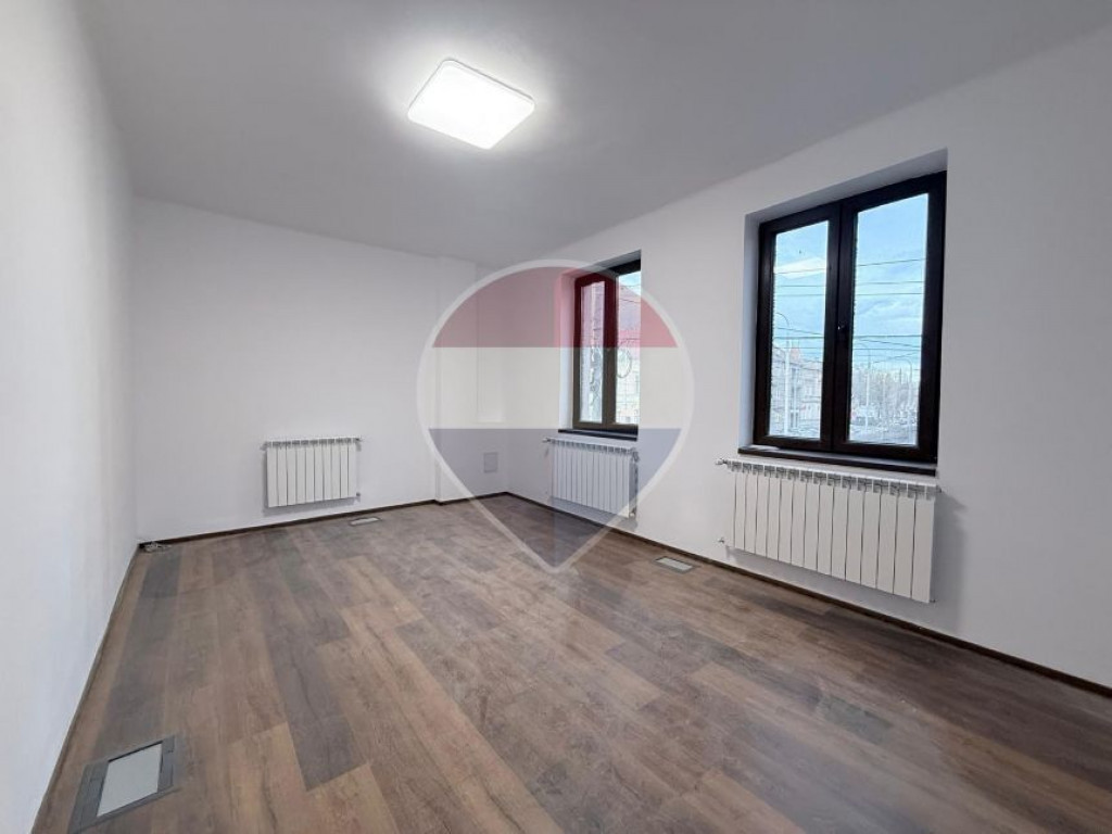 Spațiu de birou modernizat (Prima închiriere) | Zona B-...
