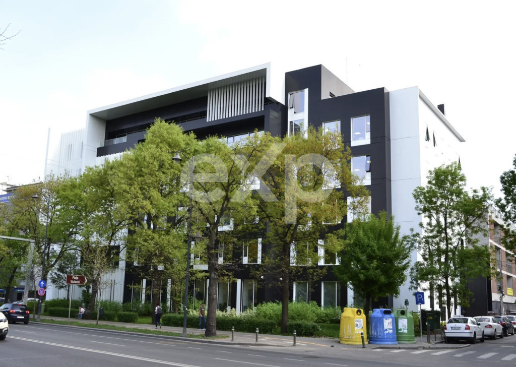 Spatiu Comercial de inchiriat- Parter cladire de Birouri- Av