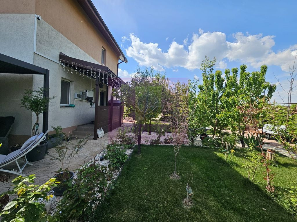 Casă 2019, P+1+pod, renovată, curte amenajată, aproape...