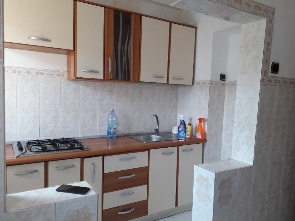 Apartament cu 3 camere semidecomandate Zona George Enescu - Kaufland
