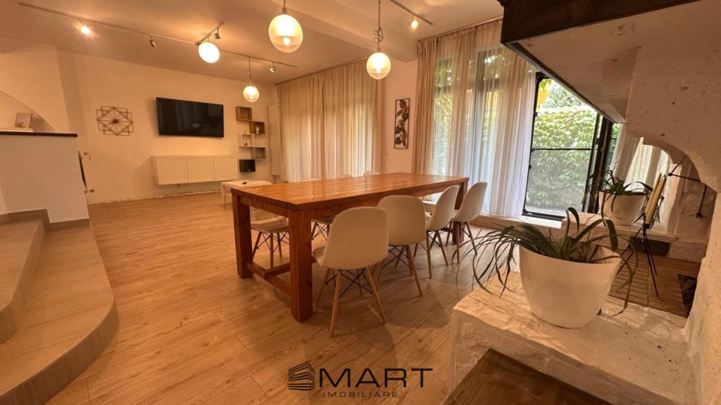 Vila 7 camere 390mp utili zona Strand