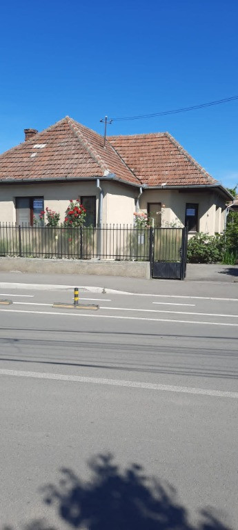 Vand casa si curte in zona centrala Campia Turzii