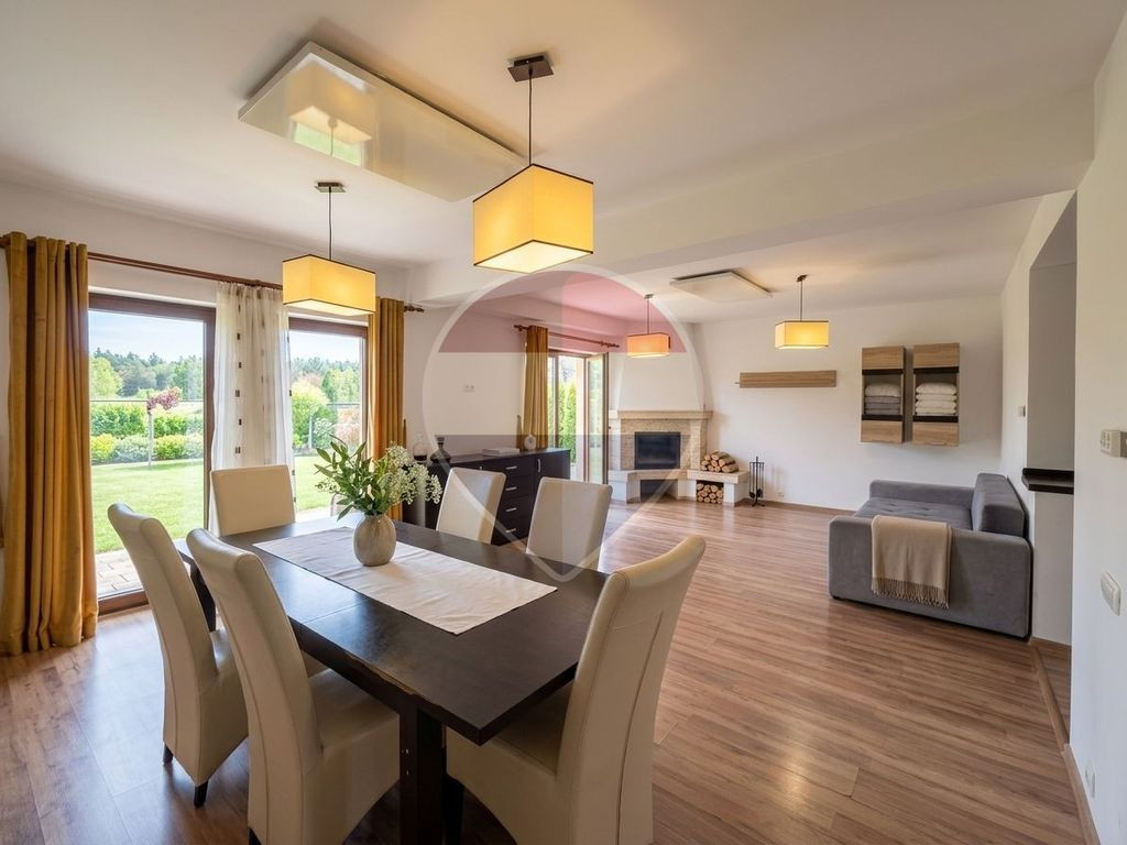 Duplex spațios cu 3 dormitoare, curte de 250 mp și parc...