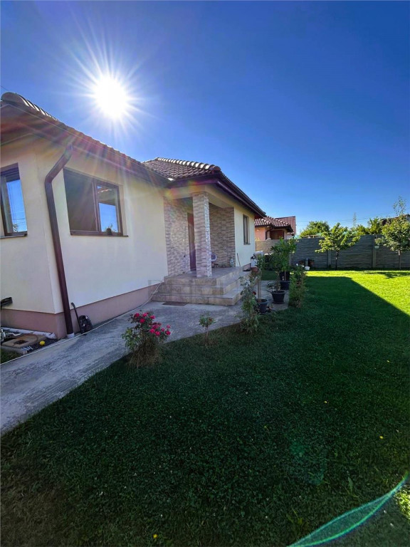 Sanmihaiul Roman- panouri solare- 4 camere- mobilata si util