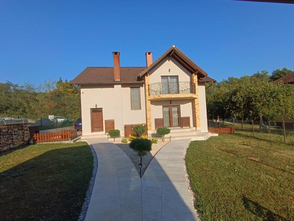 Casa P+M, 204 mp, zona Sarar