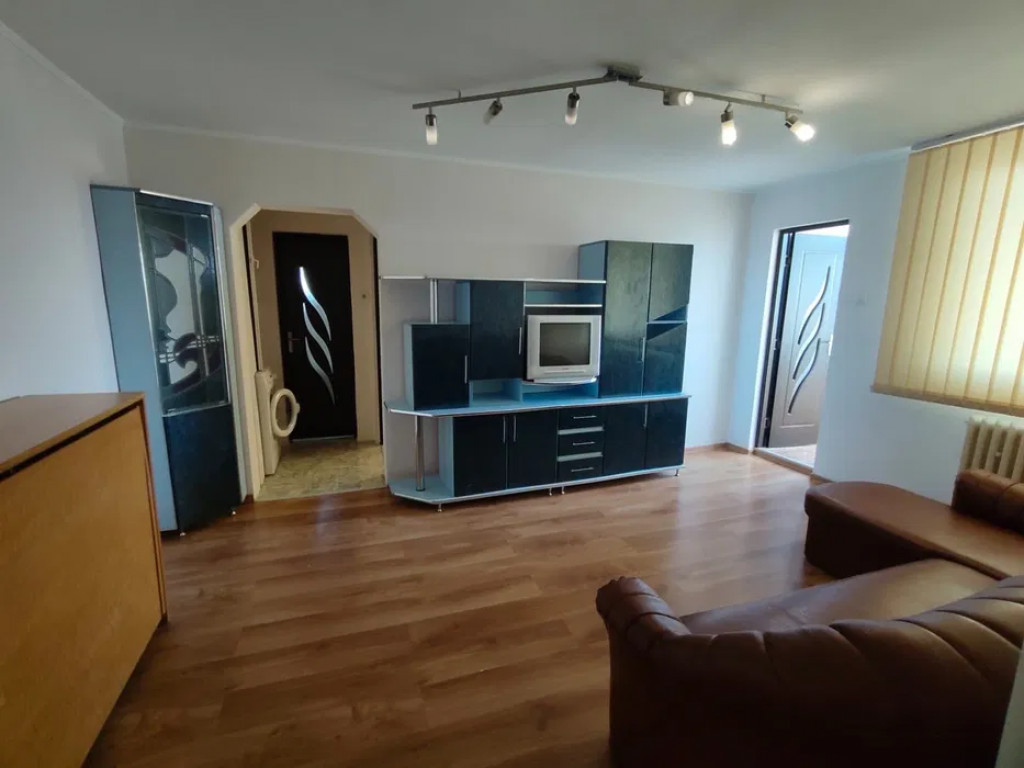 Apartament Cu Camere Semidecomandate Zona Ultracentrala