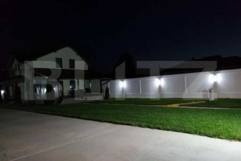 Casă de vânzare cu teren 1.530 mp, garaj, alarmă și supr
