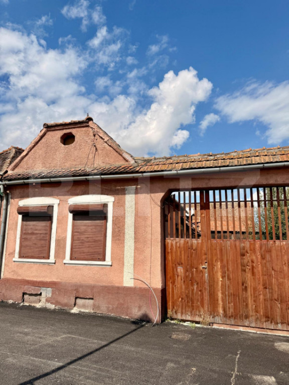Casă 79 mp, teren 1.332 mp, zona Feldioara
