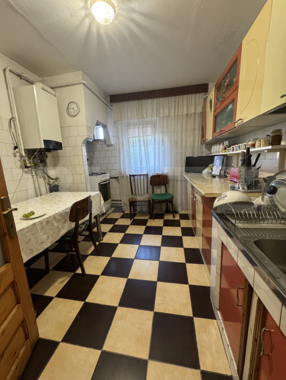 Apartament 4 camere, 83 mp, zona Craiovita Noua