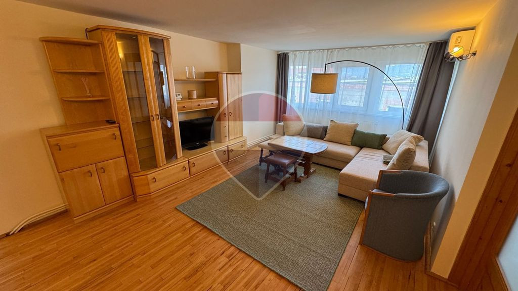 DE ÎNCHIRIAT apartament spatios cu 2 camere în vilǎ