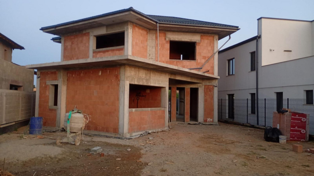 Casă de vânzare, 143 mp, teren 712 mp, zona Cârcea
