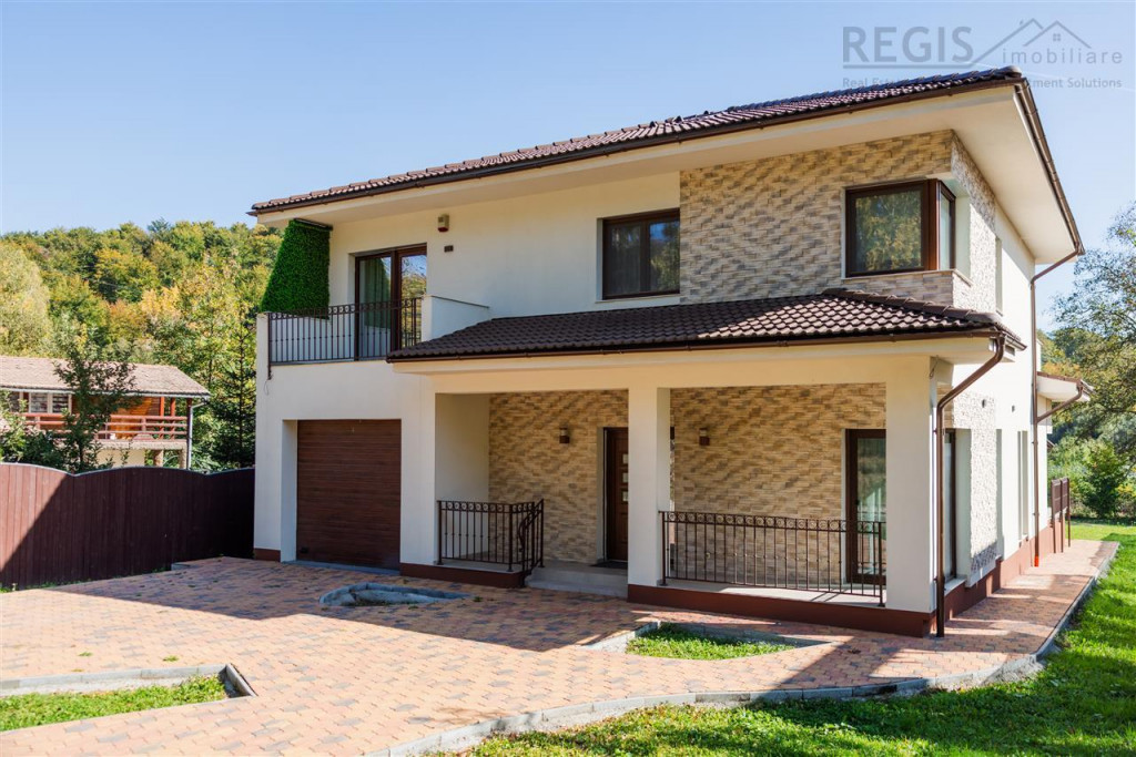Vila moderna de 5 camere zona Noua