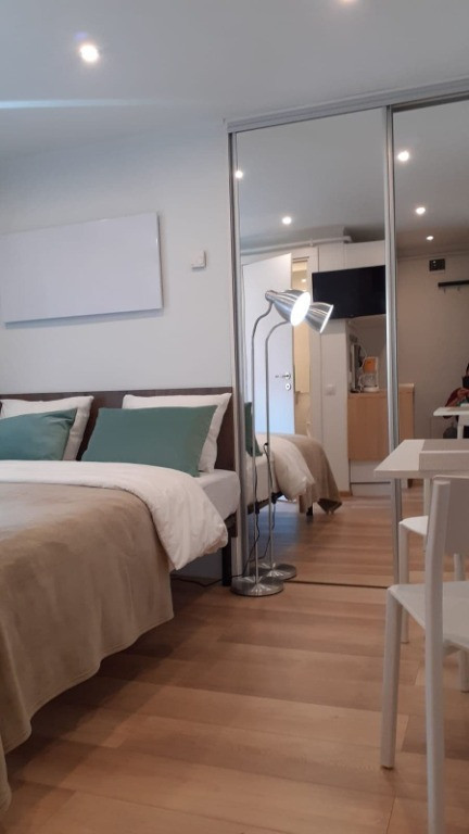 Garsoniera in mijlocul actiunii!!!-Centrul Istoric Brasov