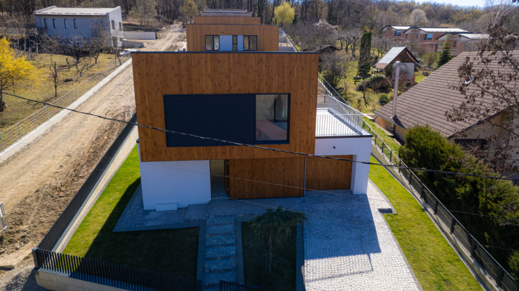 Duplex modern în zona de nord | 130 mp | Curte amenajată c