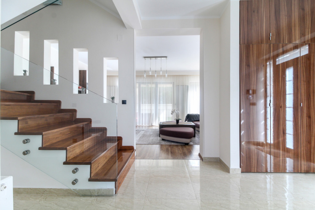 Casa LA CHEIE cu 5 camere si 4 bai, Buna Ziua, 200 mp, zona